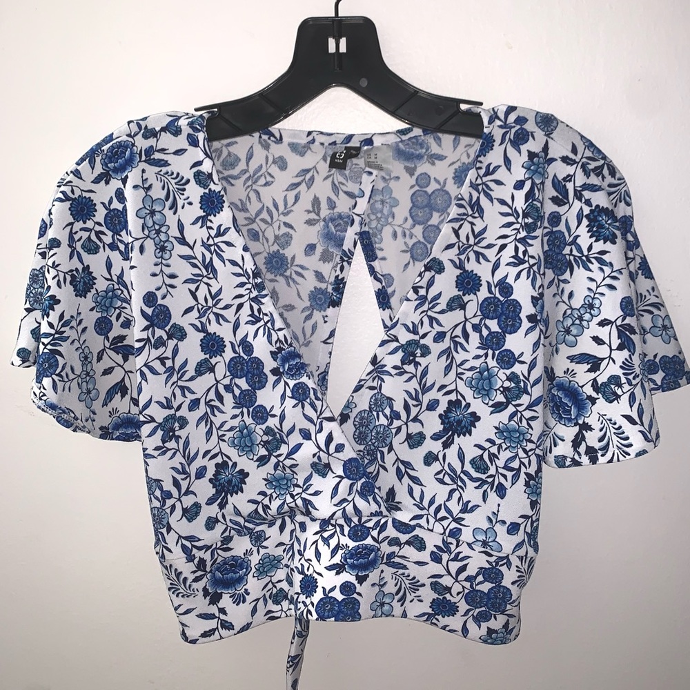 Divided Floral Print V Neck Tie Open Back Crop Top Size Medium